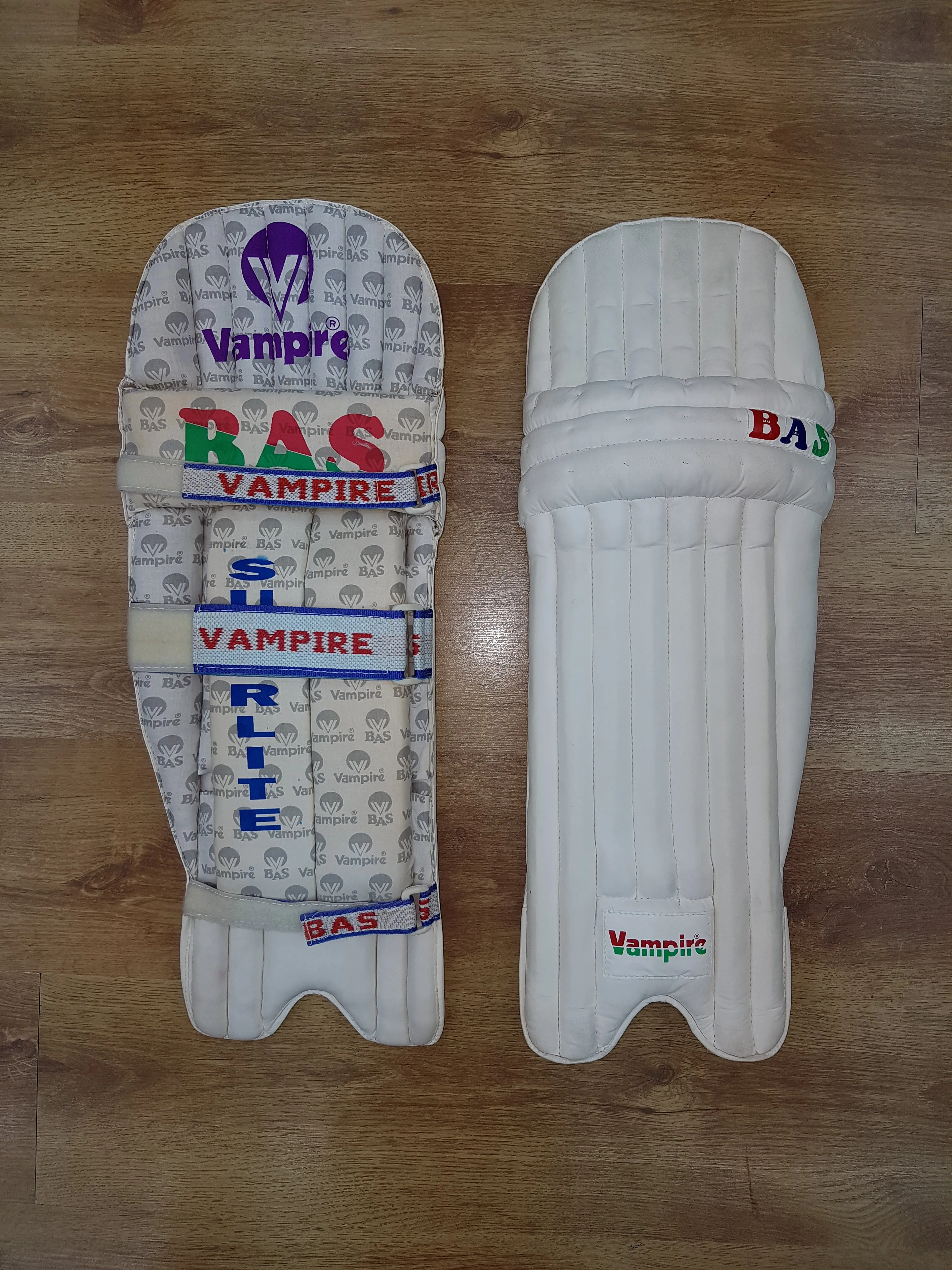 Cricket SUPERLITE Leg Guards - PU -